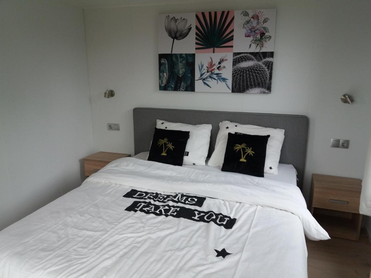 Dronrijp Luxe Bungalow Op Rustig Vakantiepark. מראה חיצוני תמונה